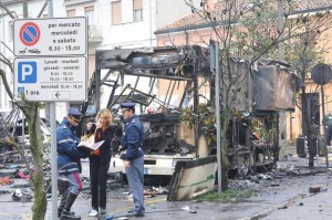++ ESPLODE FURGONE-ROSTICCERIA IN MERCATO, VITTIME ++