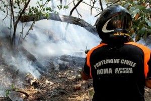 MONTE MARIO, IN FIAMME 1,5 ETTARI VEGETAZIONE: COLLINA INVASA DA FUMO - FOTO 4