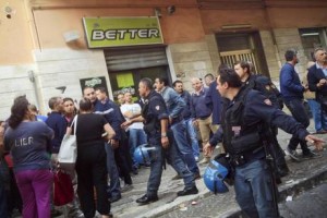 Camorra: agguato a Napoli, ucciso reggente clan Aprea